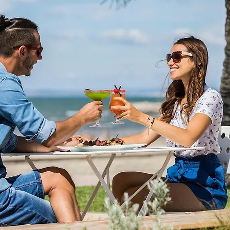 Otel Cafe Miramar Le Grau-du-Roi