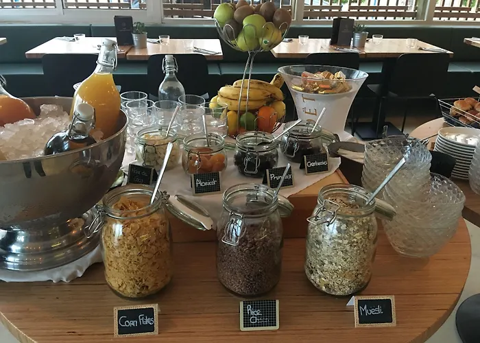 Café Miramar 3* Le Grau-du-Roi