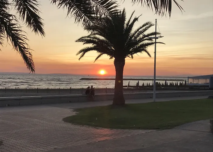 Café Miramar 3* Le Grau-du-Roi