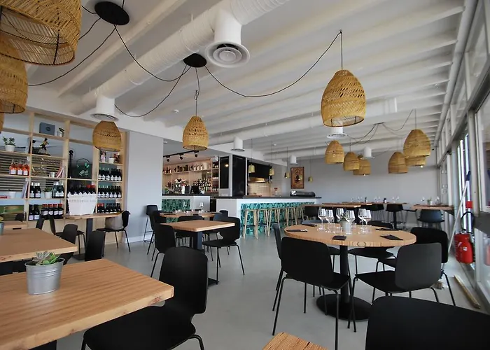 Café Miramar 3* Le Grau-du-Roi