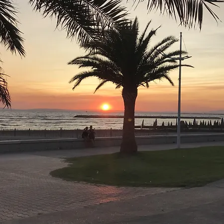 Café Miramar 3* Le Grau-du-Roi